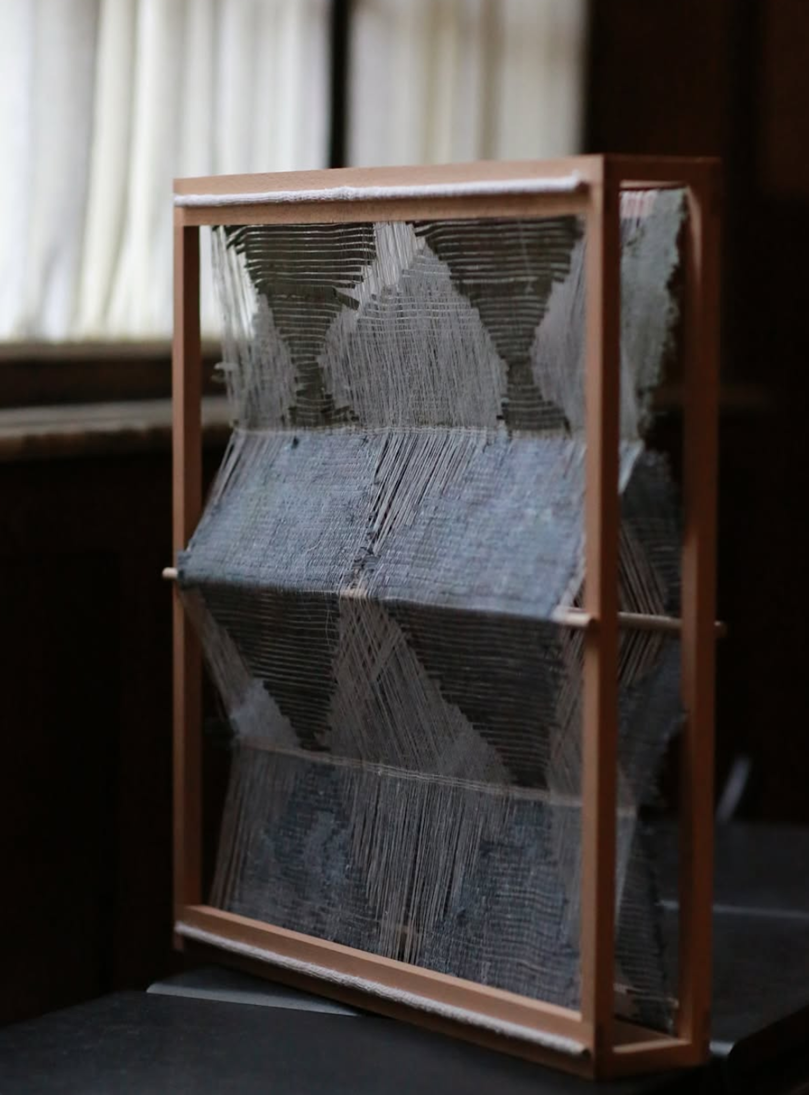 Éloge de l'ombre, a conversation piece